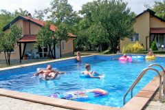 MEADOW VIEW GUESTS 05